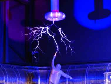 flash-tesla-coil-experiment-high-voltage-68481.jpeg